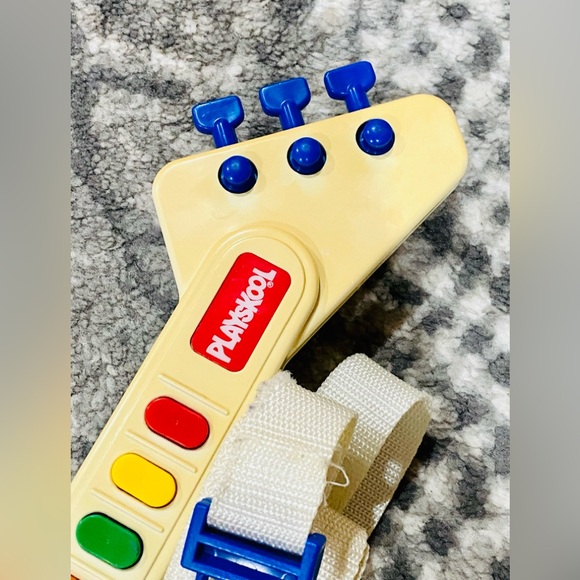 1992 PLAYSKOOL Little Strummer Electric Guitar - Picture 4 of 4